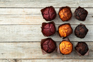 Çikolata, vanilya ve böğürtlen karışımı. En iyi görüntü fotoğrafçılığı