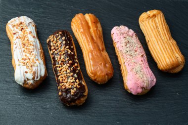 Pastel kaplamalı geleneksel Fransız tatlısına çeşitli eklerdik. Yemek fotoğrafçılığı