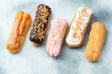 Pastel kaplamalı geleneksel Fransız tatlısına çeşitli eklerdik. Yemek fotoğrafçılığı