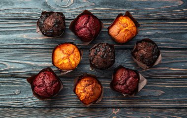 Çikolata, vanilya ve böğürtlen karışımı. En iyi görüntü fotoğrafçılığı