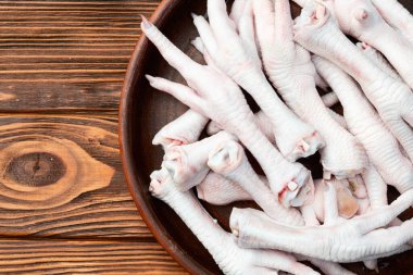 Saf tavuk ayağı (patiler) Kırsal arkaplan fotoğrafçılığının üst görünümü