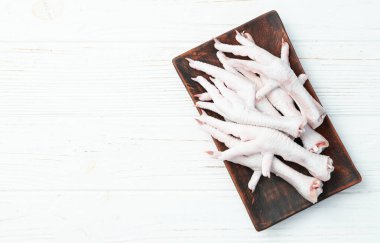 Saf tavuk ayağı (patiler) Kırsal arkaplan fotoğrafçılığının üst görünümü