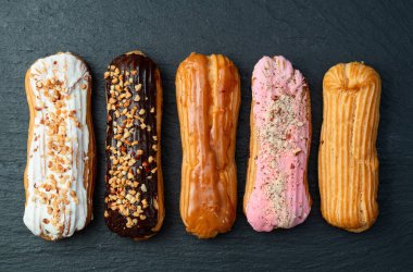 Pastel kaplamalı geleneksel Fransız tatlısına çeşitli eklerdik. Yemek fotoğrafçılığı