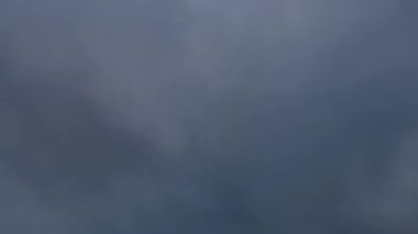 Bulutlu gökyüzünün zaman aşımı
