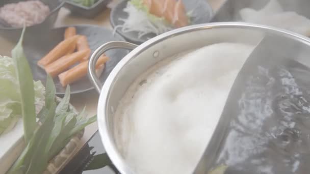 Shabu Shabu Sau Sukiyaki Mâncare Stil Japonez Jumătate Oală Fierbere — Videoclip de stoc