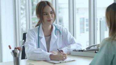 Smiling Asian woman pediatrician give advice to patients , Young asia female doctor consult female patient and checkup in hospital , healtcare and assistance concept
