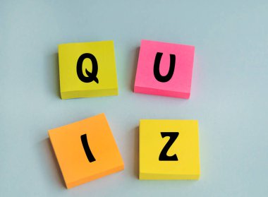 Mavi arkaplandaki sınav zamanı iletisi