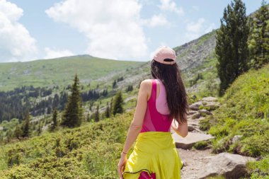Yaz Dağında Gezgin Kadın. Vitosha Dağı, Bulgaristan
