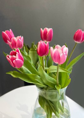 Vazoda Pembe Laleler