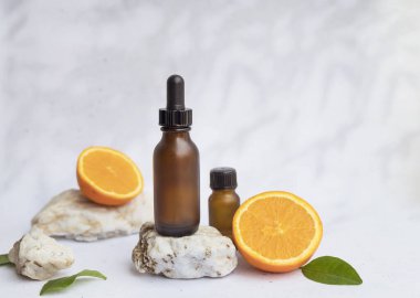 C vitaminli Amber Glass şişesi. Portakal meyveli C vitamini.