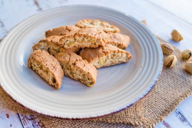 Fıstıklı İtalyan Cantuccini kurabiyesi.