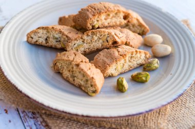 Fıstıklı İtalyan Cantuccini kurabiyesi.