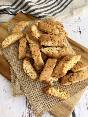 Fıstıklı İtalyan Cantuccini kurabiyesi.