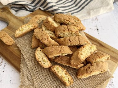 Fıstıklı İtalyan Cantuccini kurabiyesi.