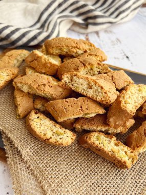 Fıstıklı İtalyan Cantuccini kurabiyesi.