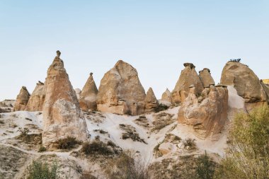 Türkiye 'nin Kapadokya kentindeki kaya oluşumlarıyla manzara