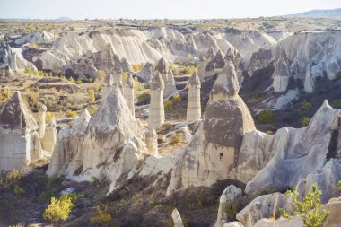 Türkiye 'nin Kapadokya kentindeki kaya oluşumlarıyla manzara