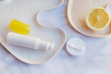 Limon meyveli C vitamini yüz serumu