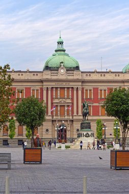 Belgrad, Sırbistan - 11 Ekim 2020: Cumhuriyet meydanı başkentinde ulusal müze inşaatı ve anıt tarihi.