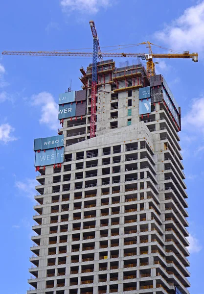 塞尔维亚贝尔格莱德 2020年7月8日 位于新贝尔格莱德西65号的新地标塔摩天大楼建筑工地 — 图库照片