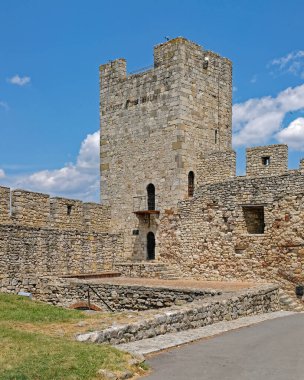 Belgrad, Sırbistan - 5 Temmuz 2021: Kalemegdan Park 'taki Despot kulesinde kamuya açık gözlemevi.