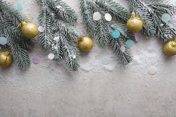 Vakantie Concept Kerst Decoraties Ballen Sneeuw Top Uitzicht Nieuwjaar — Stockfoto