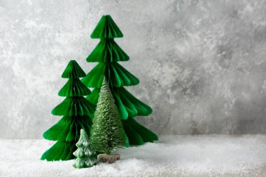 Noel arkaplan kopyalama alanı ile yeşil ağaç el işi mum tatili konsepti