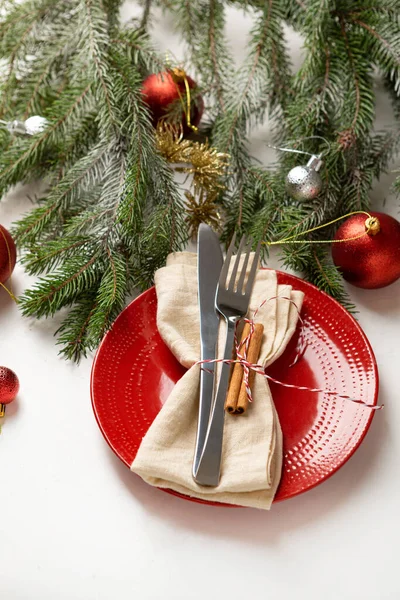 Red Plate Christmas Decorations Table Setting — Stock Photo, Image