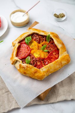 Aile yadigarı domatesli turta galeti. Sağlıklı yemekler.