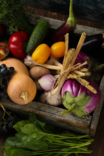 Keveréke Zöldségek Tök Padlizsán Szőlő Felső Nézet Élelmiszer — Stock Fotó