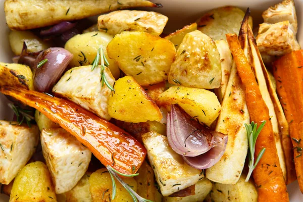 Ugnsbakad Potatis Med Rostade Grönsaker Mat — Stockfoto