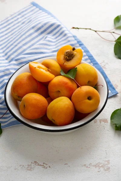 Ripe Sweet Apricots Enamel Bowl — Stock Photo, Image