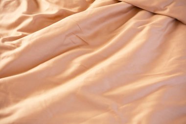 Şeftali rengi saten çarşaflar pamuk tekstil sabahı dağınık