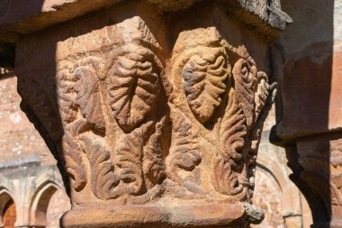 Romen taş sütununun Korint detayı