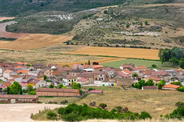 Традиционная Деревня Кастильском Плато Испании Романской Католической Церкви — стоковое фото