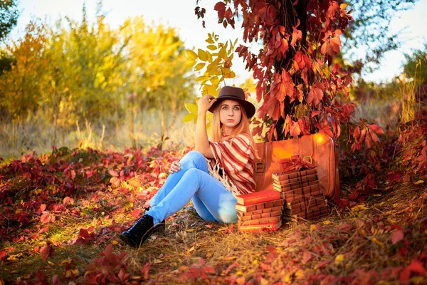 Girl Hat Books Autumn — Stock Photo, Image