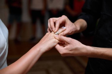 Alyanslar yakın planda.