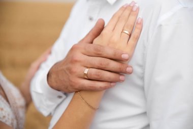 Alyanslar yakın planda.