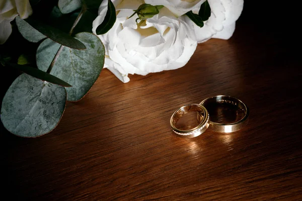 Anéis Casamento Buquê Fundo — Fotografia de Stock