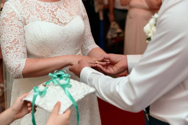 Anéis Casamento Mãos Close — Fotografia de Stock