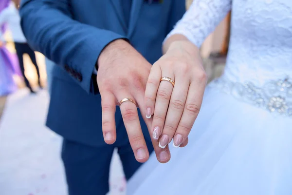 Wedding Rings Hands Close — Stock Photo, Image