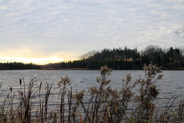 日落时的湖景 — 图库照片
