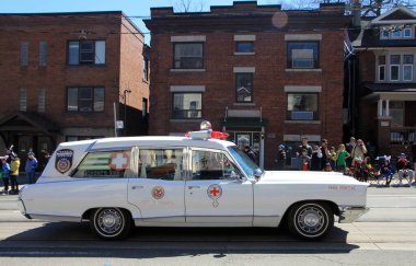  Toronto, Kanada 'da Paskalya Geçidi' nde klasik ambulans 09 Nisan 2023
