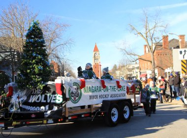 14 Aralık 2024 'te Kanada, Niagara' da Noel Geçidi