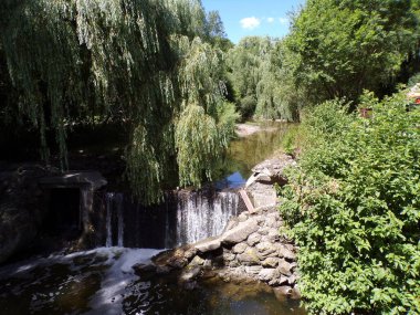 Şelaleli yaz manzarası