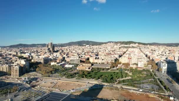 공중에서 내려다본 파노라마같은 글레스 토레아 현대식 초고층 그리고 스페인 카탈루냐 — 비디오
