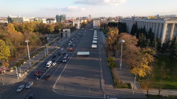 Panoramatický Letecký Bezpilotní Pohled Oficiální Sídlo Prezidenta Vlajkou Vrcholu Moldavské — Stock video