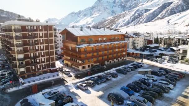 Vista Panorámica Panorámica Las Pistas Esquí Esquí Montaña Popular Ciudad — Vídeos de Stock