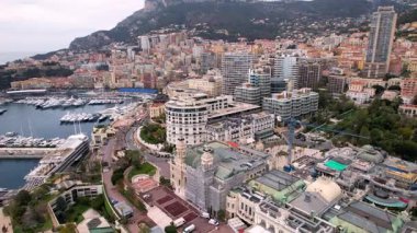 Bu çarpıcı İHA görüntüsüyle Monte Carlo üzerinde süzül. Citys 'in canlı mimarisi, görkemli kumarhaneleri, sakin sahil şeridi. Lüks seyahat alanındaki film yapımcıları ve içerik yaratıcıları için olmalı.