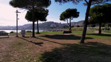 İtalya, Imperia 'nın dingin görkemini göz kamaştırıcı hava görüntüleriyle tanıtın. Manzaralı parklar ve uçsuz bucaksız okyanus ufukları, seyahat ve yaşam tarzı hikayeleri için mükemmel bir tuval sunuyor.